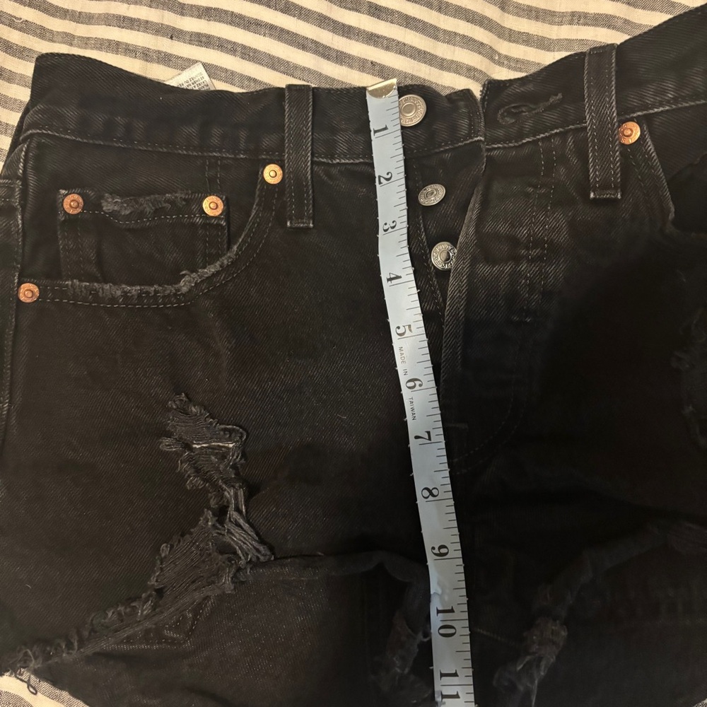 Women’s Levi’s 501 high rise short shorts black distressed - Picture 10 of 10
